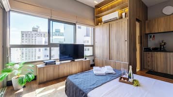 Apartment | Blackout drapes, free WiFi