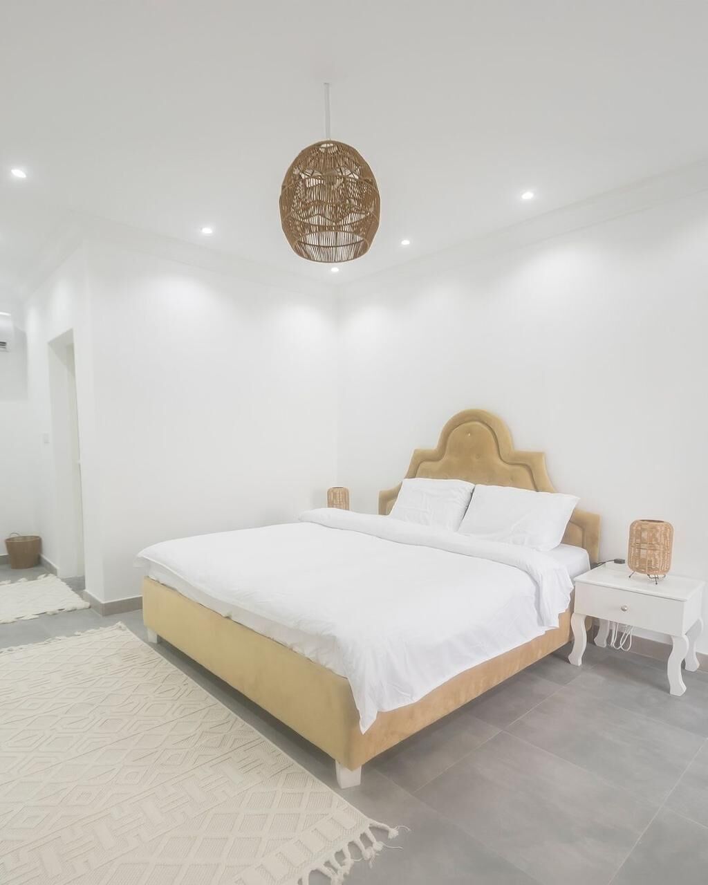 4 bedrooms, iron/ironing board, bed sheets