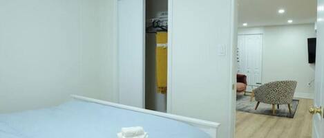 2 室のベッドルーム、WiFi