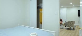 Spacious 2-Bed-Room near Yonge & Major Mackenzie