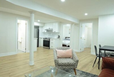 Spacious 2-Bed-Room near Yonge & Major Mackenzie