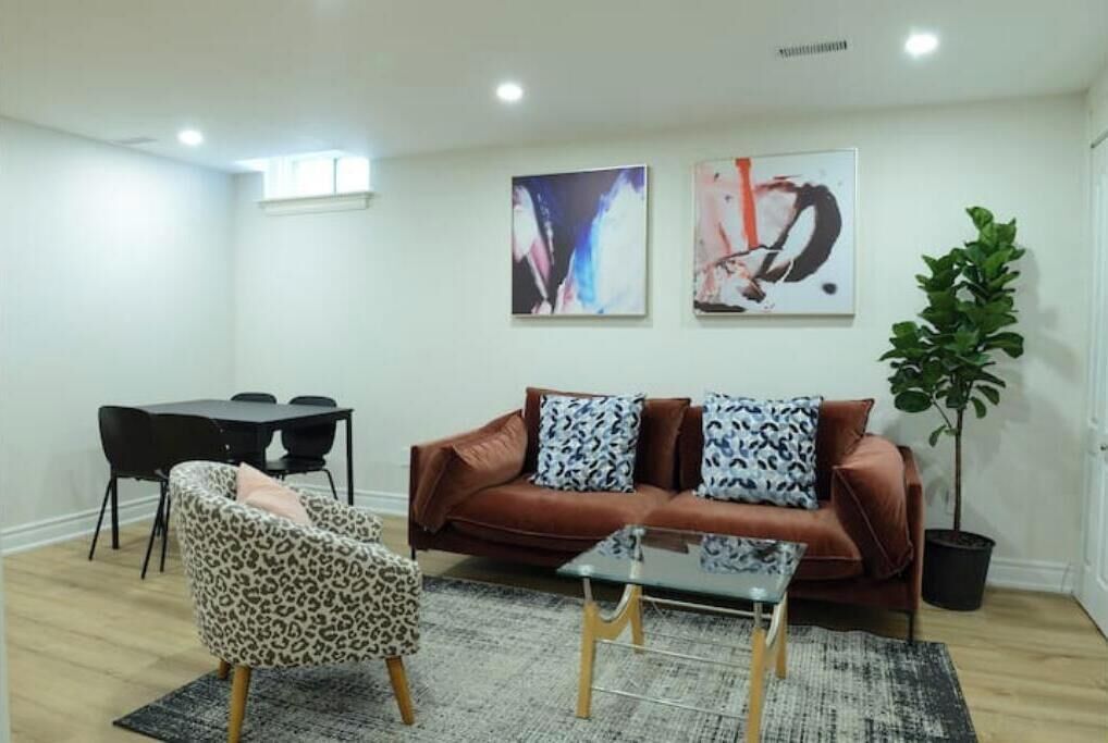 Spacious 2-bed-room Near Yonge & Major Mackenzie - Markham