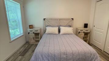 2 bedrooms, iron/ironing board, WiFi, bed sheets