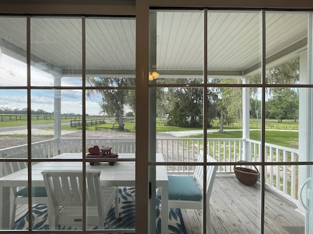 Outdoor dining. Sunsets and Horse Ranches Cottage