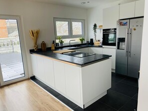 Oven, stovetop, dishwasher