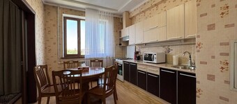 Charming 2-bedroom apartment with AC, WiFi in heart of Toshkent