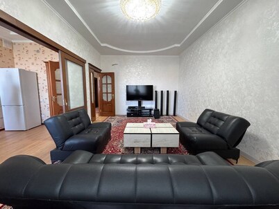 Charming 2-bedroom apartment with AC, WiFi in heart of Toshkent