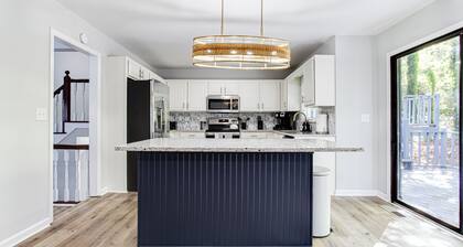 Marietta's Little Hideaway, with /cinema & game room