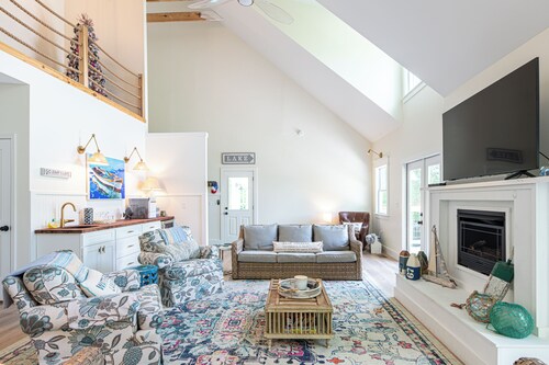 Charming 3-beds with loft in peaceful cove on Watts Bar Lake! Bring your boat!