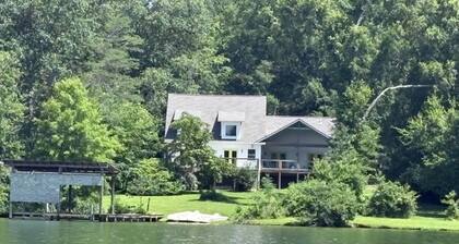 Charming 3-beds with loft in peaceful cove on Watts Bar Lake! Bring your boat!