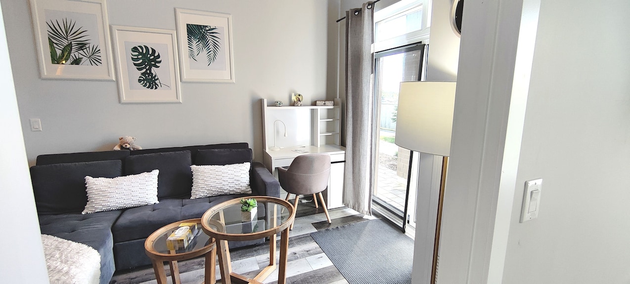 Entire Apartment: 1 Bedroom + 1 Bathroom · High Ceilings · Quiet Place - Oakville