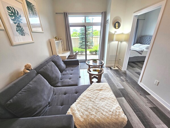 1 bedroom, iron/ironing board, WiFi, bed sheets - 💖 Entire Apartment: 1 Bedroom + 1 Bathroom · high ceilings · quiet place (Oakville)