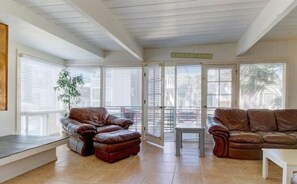 Living area - South Mission Oceanview Beach Duplex (San Diego)
