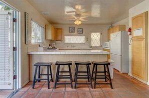 Private kitchen - South Mission Oceanview Beach Duplex (San Diego)