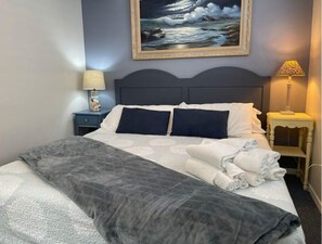 4 bedrooms, WiFi, bed sheets