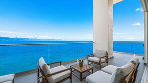Luxury Apartment, 4 Bedrooms, Balcony, Ocean View | Teres/patio