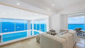 Luxury Apartment, 4 Bedrooms, Balcony, Ocean View | Free WiFi