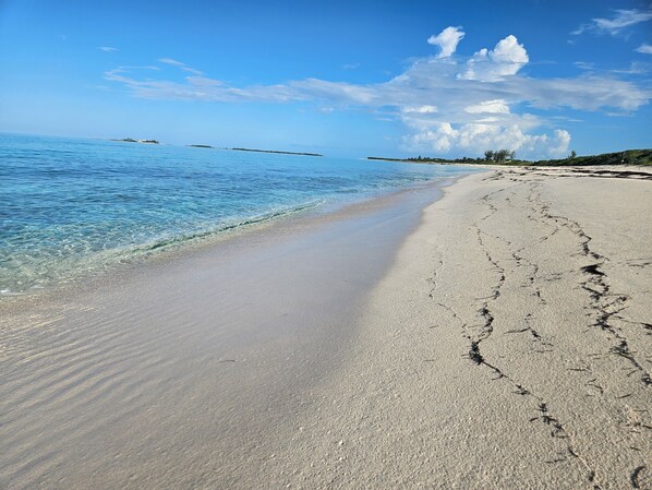Beach nearby, sun loungers, beach towels