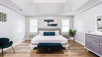 4 bedrooms, iron/ironing board, WiFi, bed sheets