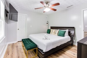 4 bedrooms, iron/ironing board, WiFi, bed sheets