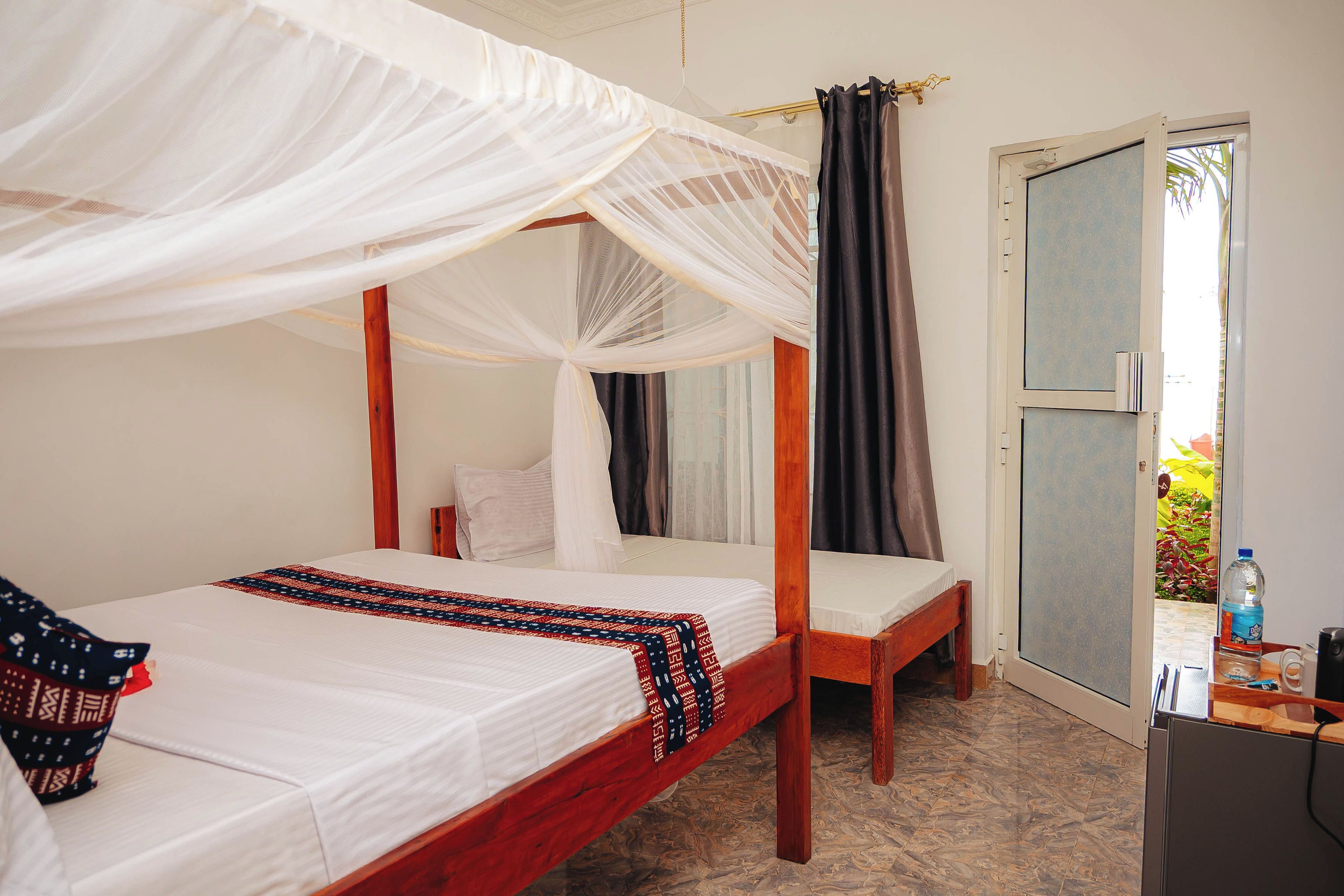 Double or Twin Room | In-room safe, iron/ironing board, free WiFi