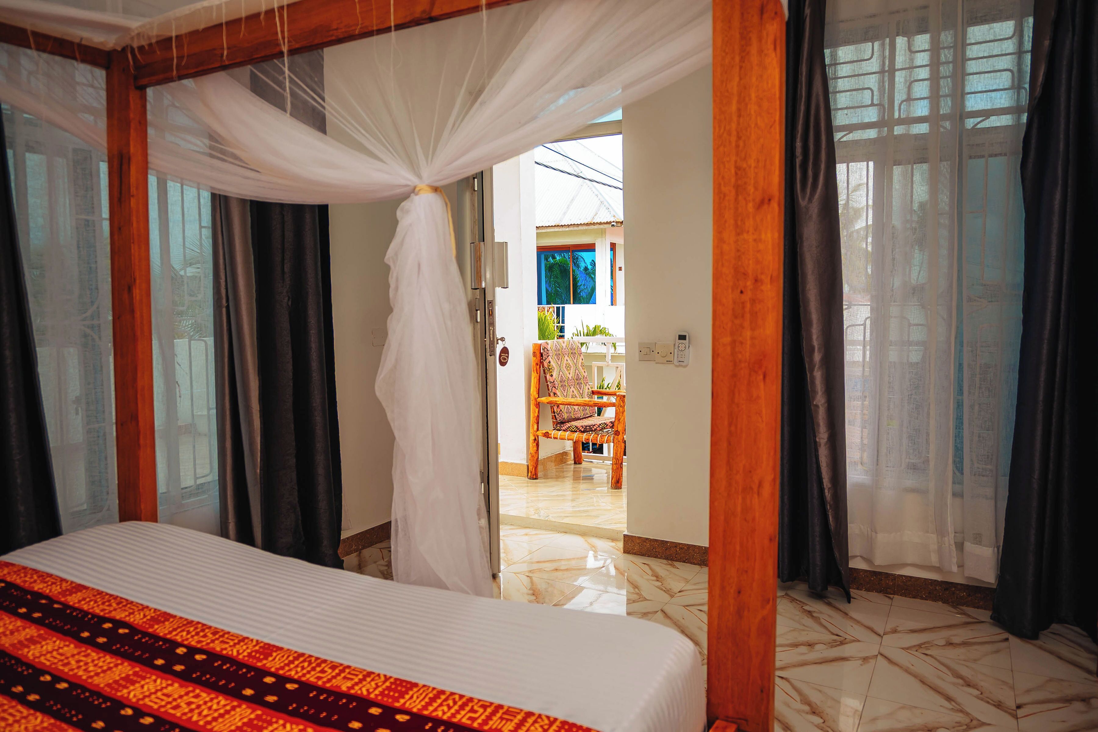 Double Room | In-room safe, iron/ironing board, free WiFi