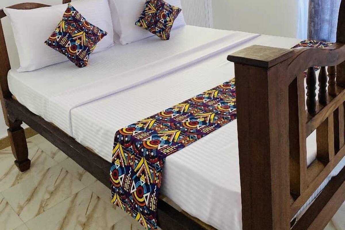 Double Room Single Use | In-room safe, iron/ironing board, free WiFi