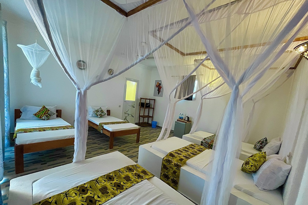 Habitació quàdruple | Caixa forta a l'habitació, planxa i posts de planxar i wifi gratuïta