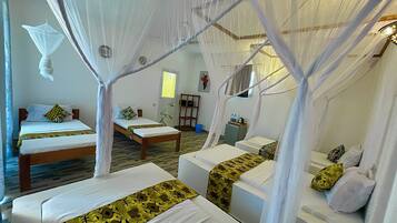 Quadruple Room | In-room safe, iron/ironing board, free WiFi