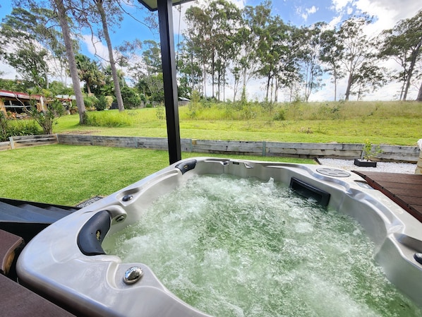 Outdoor spa tub