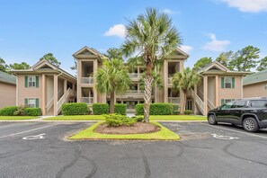 Exterior - "Safe Harbor" Stunning Golf & Lake Views
2 Bedroom 2 Bath
Professionally Cleaned (Pawleys Island)