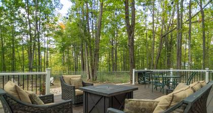3-bedroom chalet in fabulous Lakes of the North with AC, WiFi