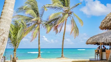 Privatstrand, weißer Sandstrand, kostenloser Shuttle zum Strand
