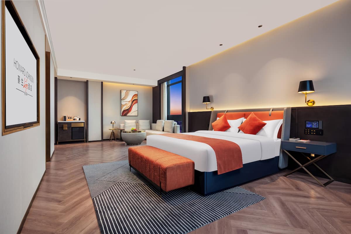 Suite, 1 King Bed, Smoking (Life)