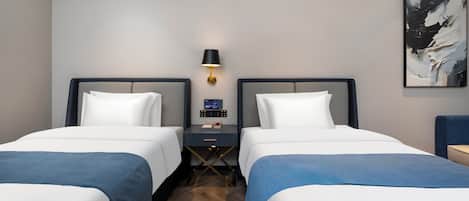 Senior Room, 2 Twin Beds, Smoking