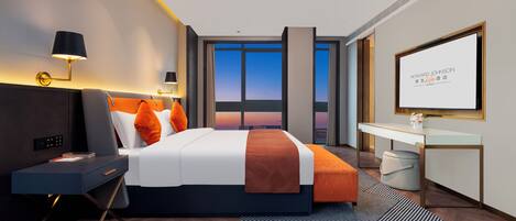 Suite, 1 King Bed, Smoking (Life)
