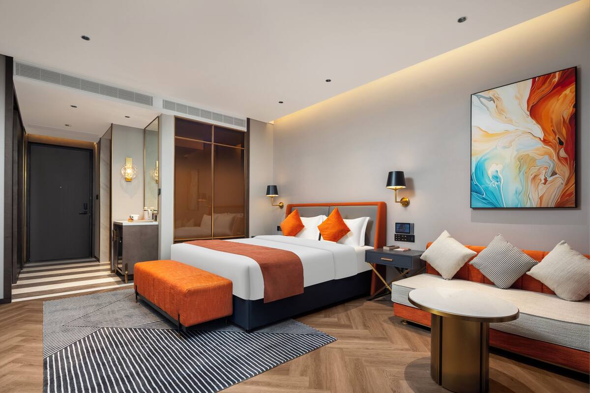 Deluxe Room, 1 King Bed, Smoking