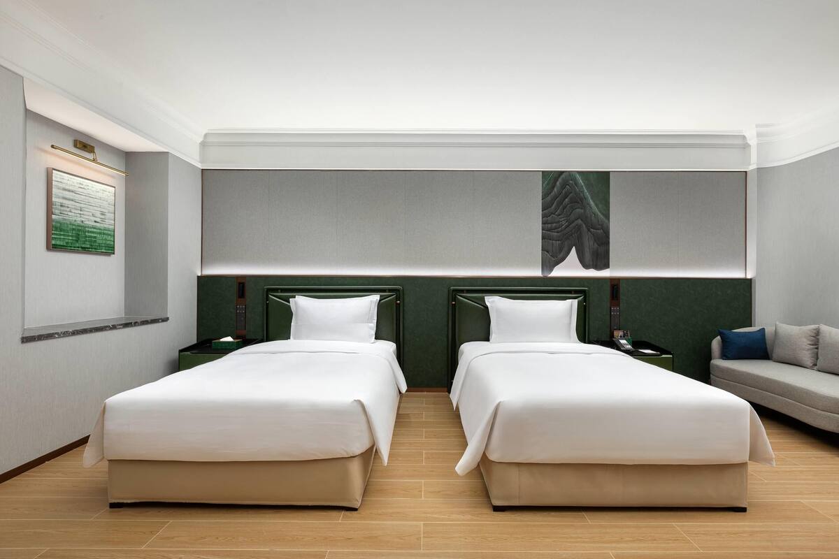 Kamar Deluks, 2 Tempat Tidur Double, balkon, pemandangan kebun