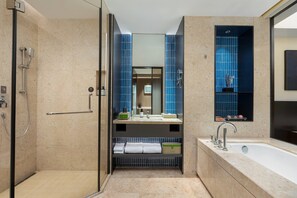 Chambre Deluxe, 2 lits une place | Salle de bain