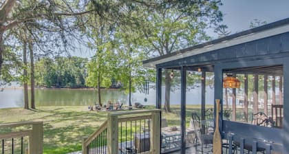 Lake Wateree Retreat: Dock & Screened Porch!