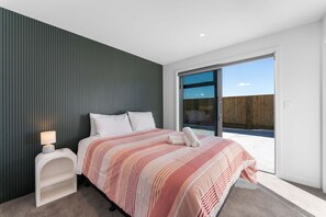 4 Schlafzimmer, Schreibtisch, Reisekinderbett, kostenloses WLAN