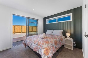 4 bedrooms, desk, travel cot, free WiFi