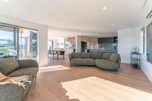 TV, stereo - Luxe Family Haven in Wharewaka- modern home, bring all your toys (Taupo)