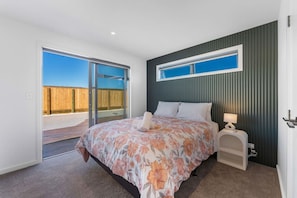 4 bedrooms, desk, travel cot, free WiFi