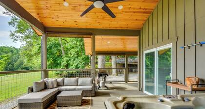 6 Mi to Helen: Romantic Georgia Cottage Hideaway!