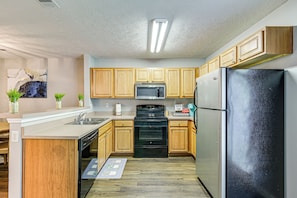Fridge, microwave, stovetop, dishwasher