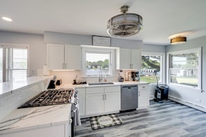 Fridge, microwave, oven, stovetop - Riverfront McHenry Home w/ Dock & Kayaks (McHenry)