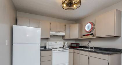 Charming home in marvelous Georgetown with AC, WiFi!