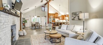 Near Bella Vista Trails & Elk River: Family Home!