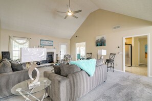 TV, fireplace, stereo